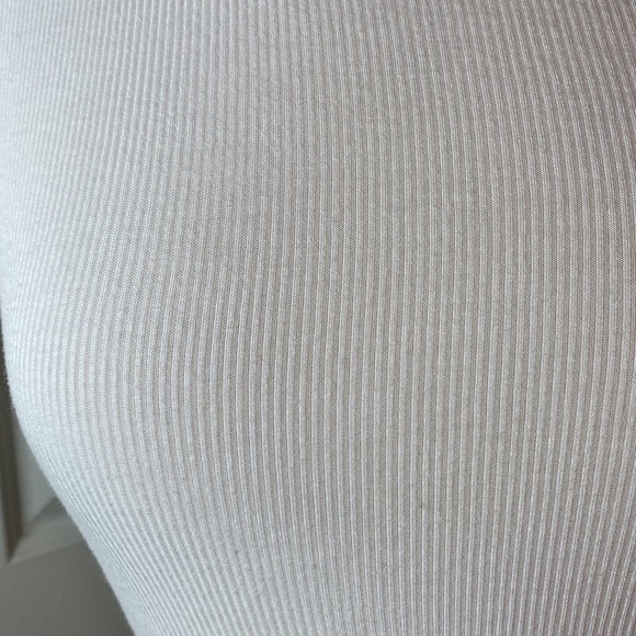 Malibu Sugar White Ribbed Short Sleeved Shirt Size Small in Like New Condition - Picture 2 of 7